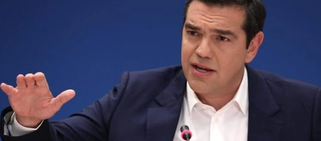 Ο Α.Τσίπρας θέλει… ενδυματολόγο: Κατάφερε να σχεδιάσει μακό, πουλόβερ και… σακάκι (φωτο)